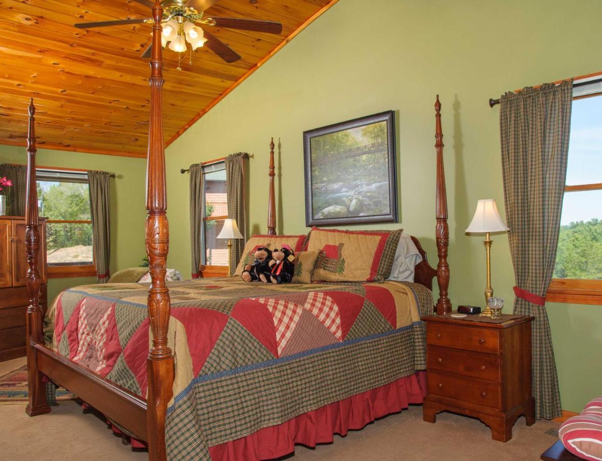 Berry Springs Lodge Sevierville Rum bild