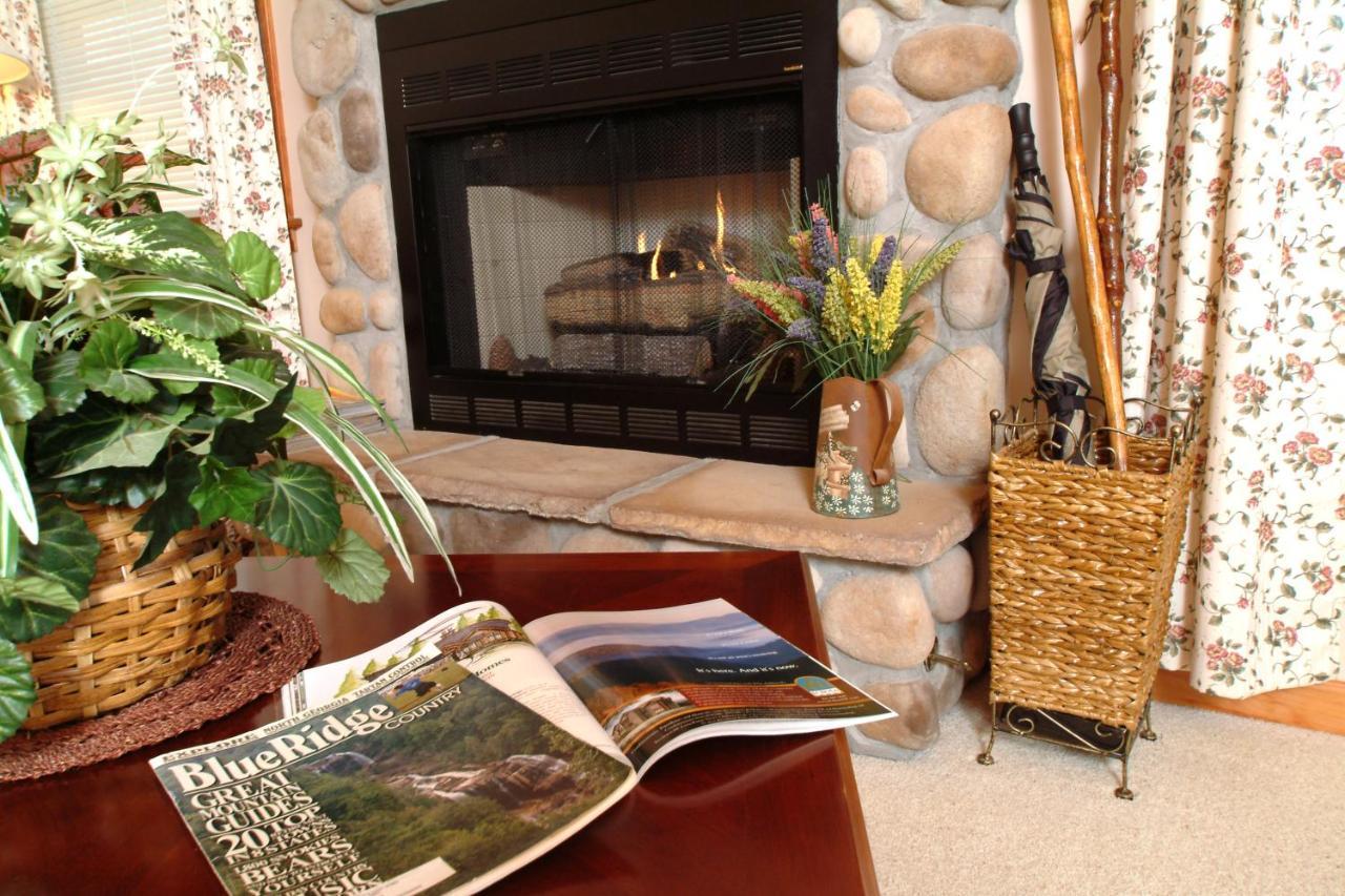Berry Springs Lodge Sevierville Rum bild